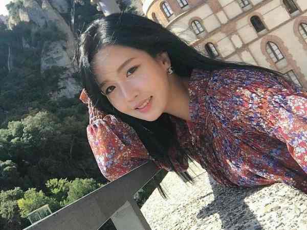 Xem tướng của người có lông mày dài