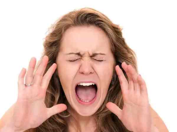 Giọng nói to – Tính cách cởi mở nhưng thiếu sâu sắc