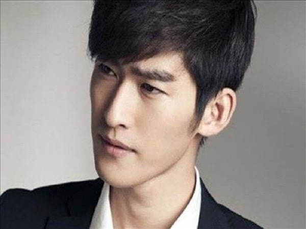 Đàn ông cằm quá dài và nhọn là tướng đàn ông gia trưởng