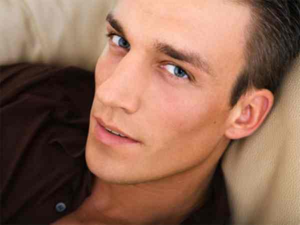 Trong công việc và bạn bè khó kết giao bền vững đàn ông cằm quá dài và nhọn Trong công việc và bạn bè khó kết giao bền vững đàn ông cằm quá dài và nhọn