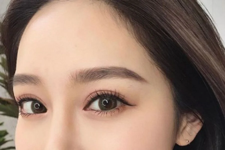 Lông mày ngang Lông mày ngang