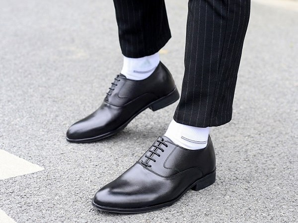 Mơ thấy đôi giày màu đen ẩn ý điềm báo gì?