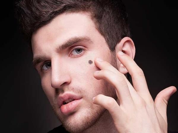 Ý nghĩa chung của nốt ruồi má phải nam