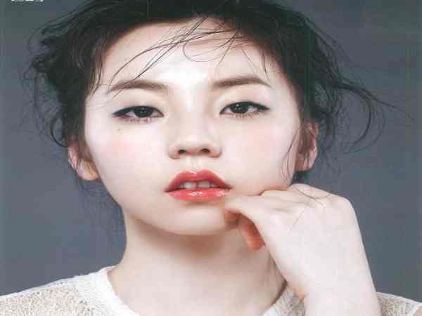 Khóe môi cong lên biểu tượng của phúc tướng và may mắn Khóe môi cong lên biểu tượng của phúc tướng và may mắn