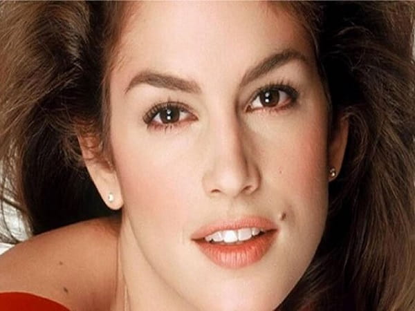 Nốt ruồi ở khóe miệng bên trái – Biểu hiện của người sâu sắc và chu đáo