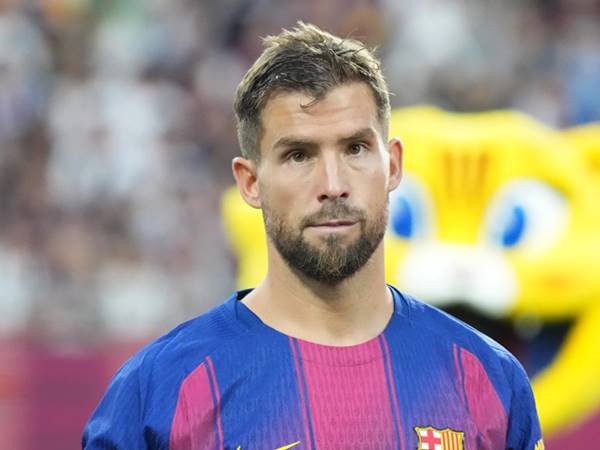 Tin Barca: Inigo Martinez mong muốn trở về Camp Nou